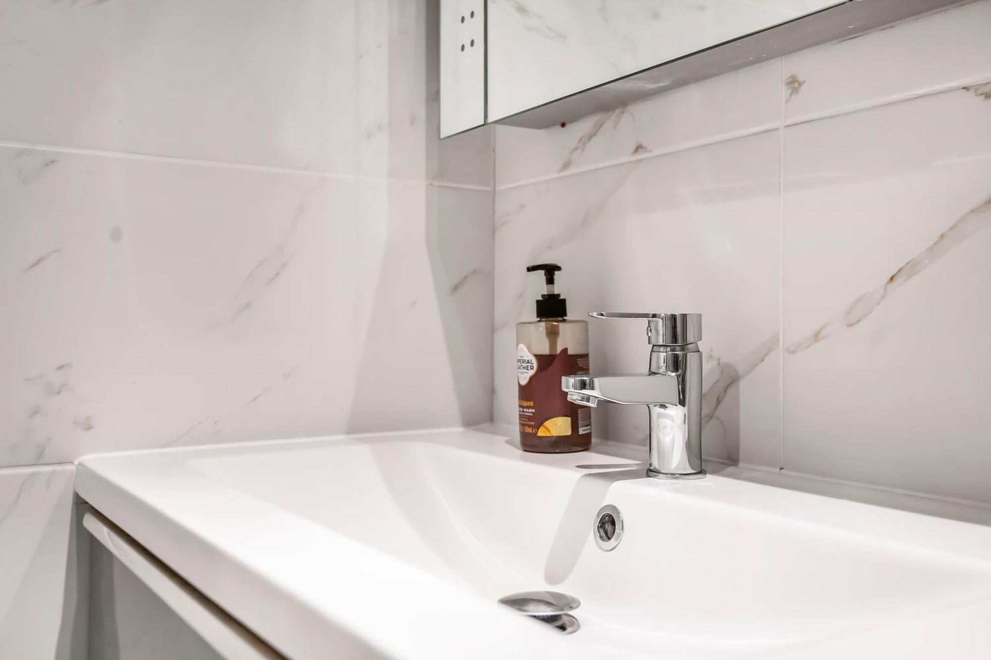 Riverside 3Br With Easy Transport 20Mins To City Centre Londen Buitenkant foto